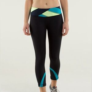 Lululemon Women’s Size 6 Capri Leggings Black Teal Colorblock Back Zip Pocket